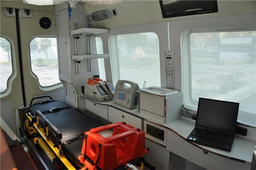 焉耆回族自治县救护车内部
